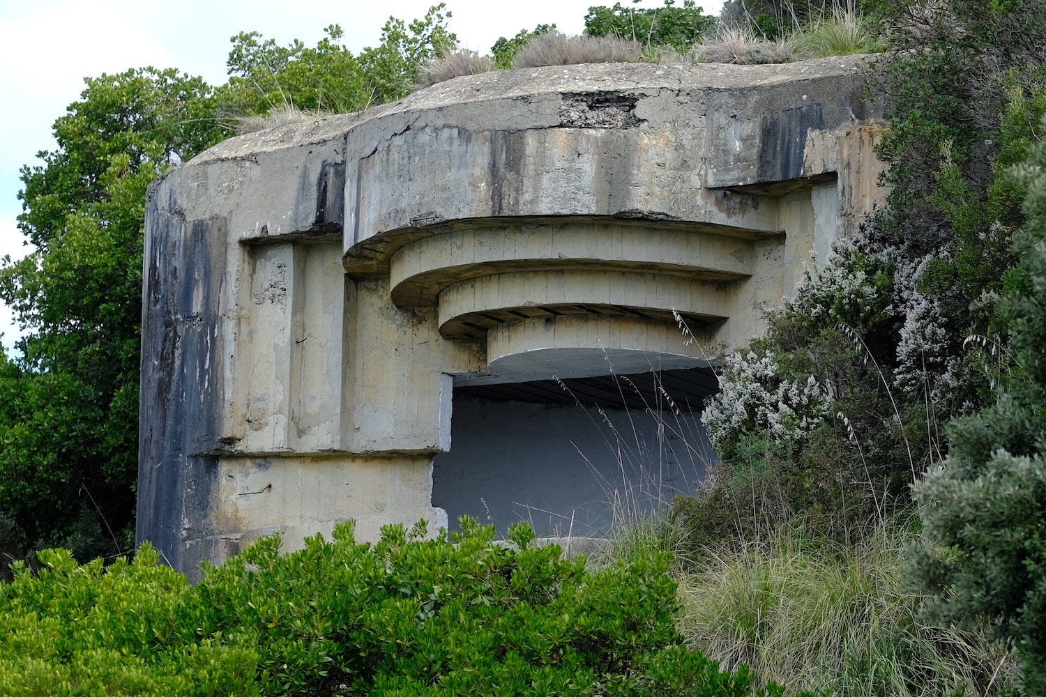 Una delle installazioni fortificate che ospitava i cannoni antinave.